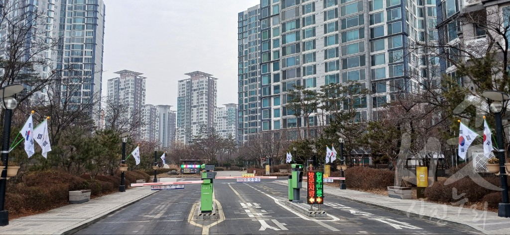 청라1동 새마을협의회, ‘나라사랑 태극기사랑’ 태극기 거치대 설치