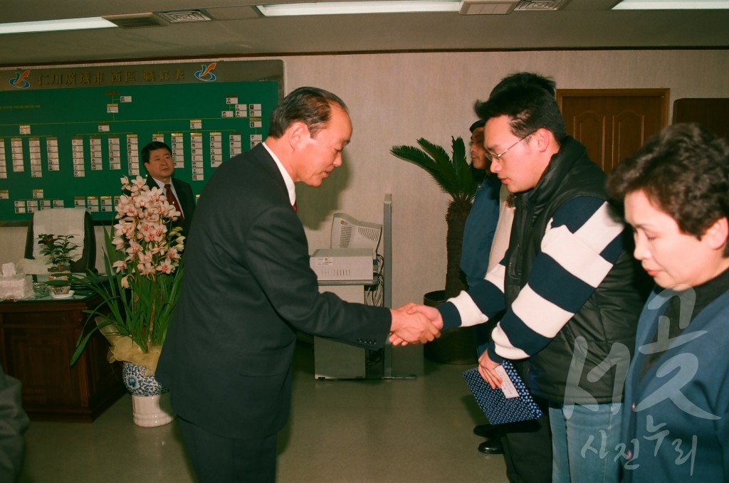 설 맞이 이웃돕기 성품 전달