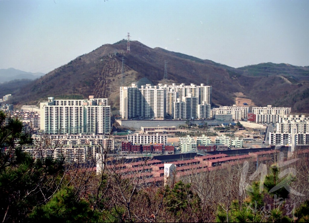 서구청사 옛날 사진_전경(서구청사 계양 철마산 구민회관)