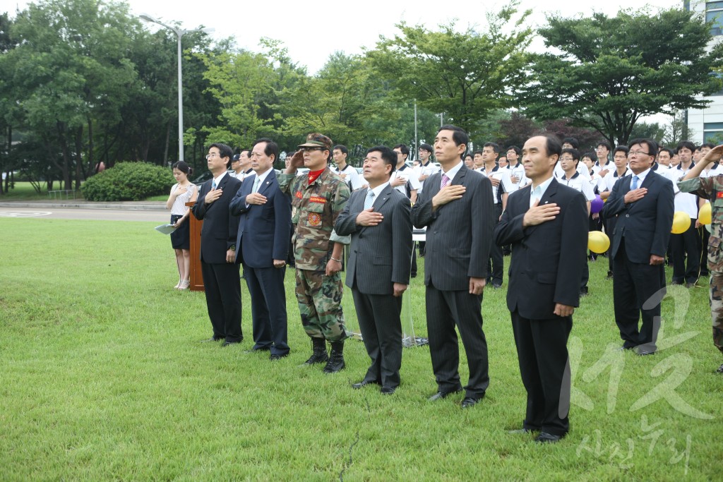 한국남부발전(주)-광복 66주년 및 창사10주년 기념 국기계양