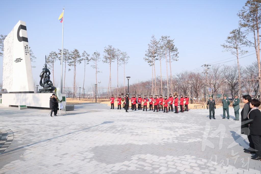 콜롬비아 대사 참전기념비 방문