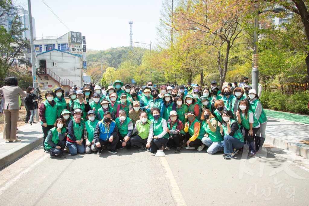 불로동 차없는 거리 나무심기